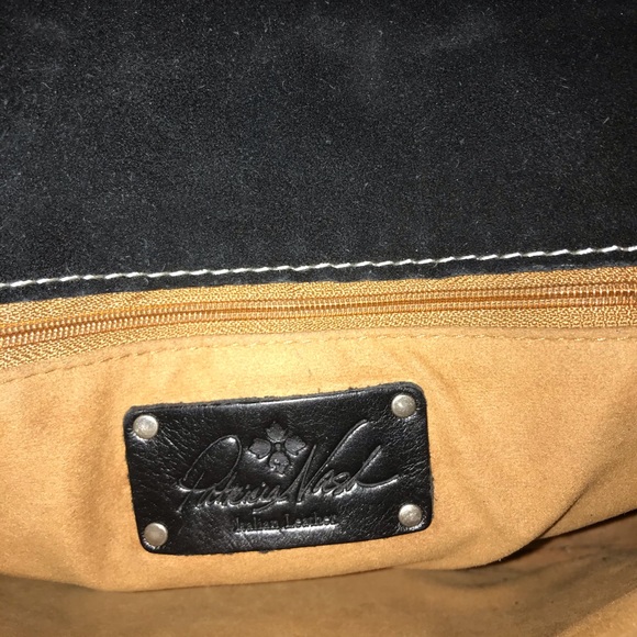 Patricia Nash Black Leather Embossed Flower Purse - Picture 4 of 5